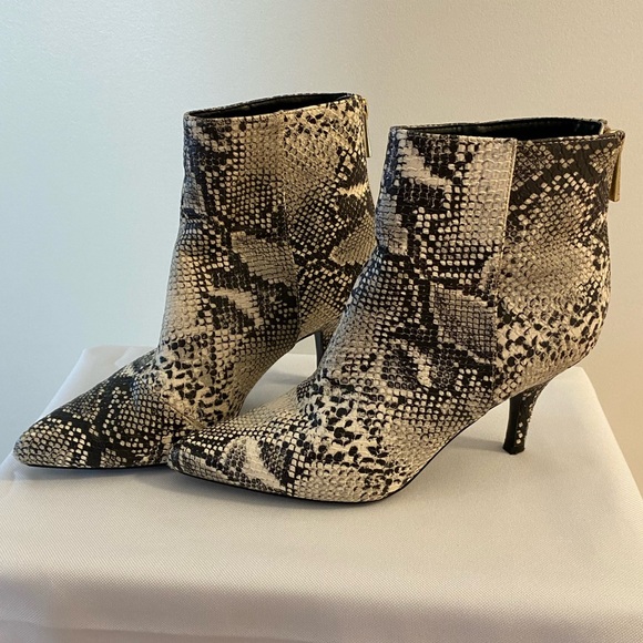 Snakeskin Booties,  heel, Size 5 - Picture 3 of 10